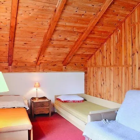 Lakeside Home, Private Garden بيت للعطل