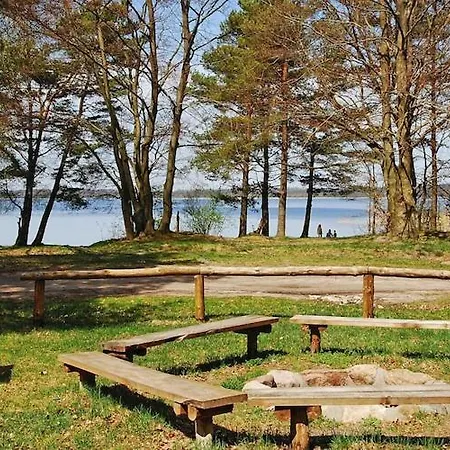 Lakeside Home, Private Garden بيت للعطل