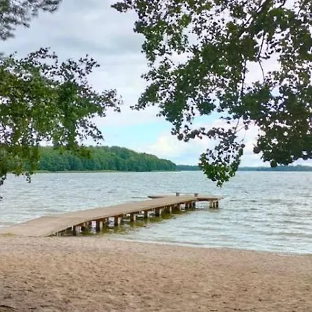 بيت للعطل Lakeside Home, Private Garden